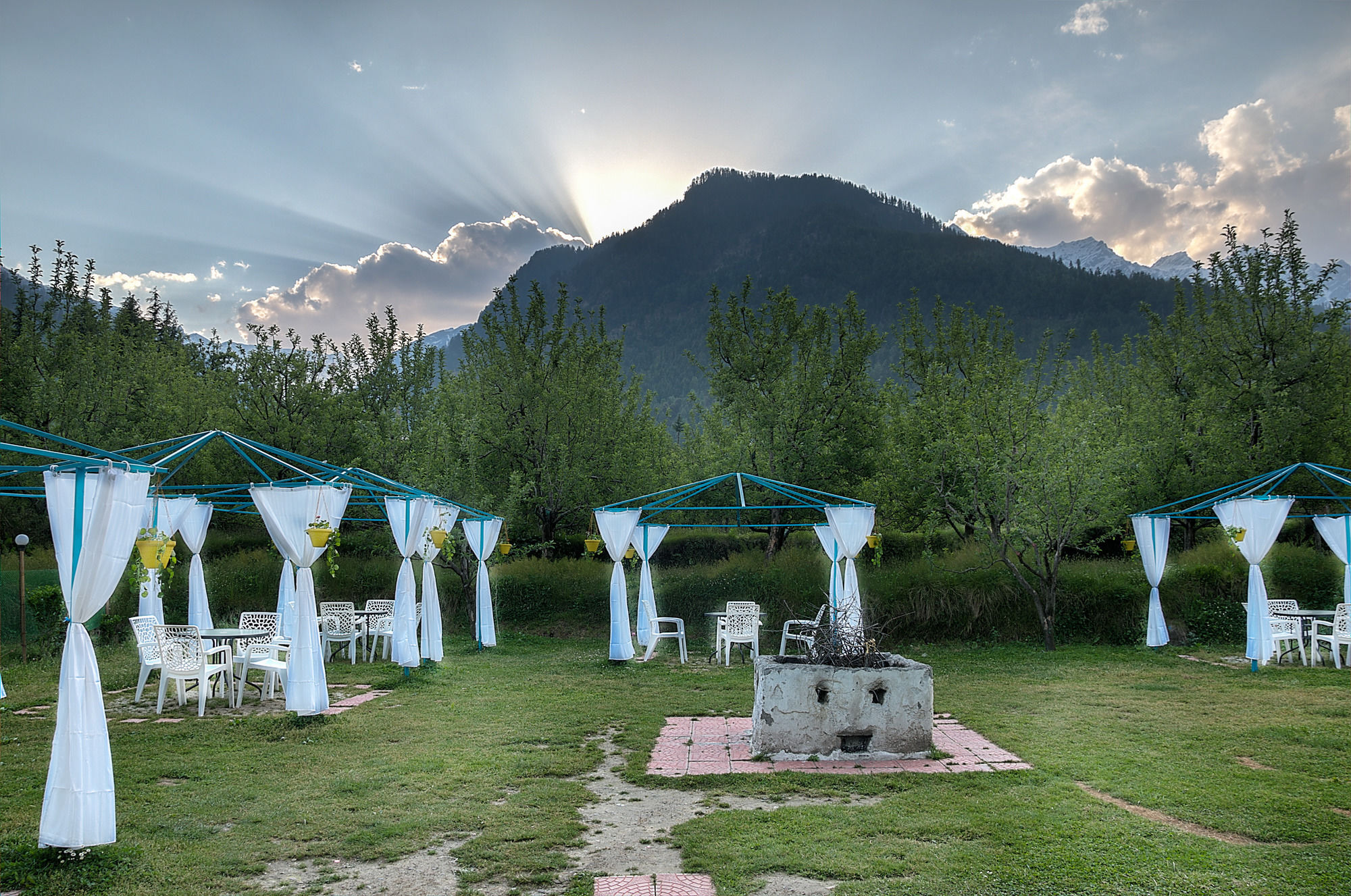 Hotel Treebo Trend Celebriti Manali Vashist Zewnętrze zdjęcie