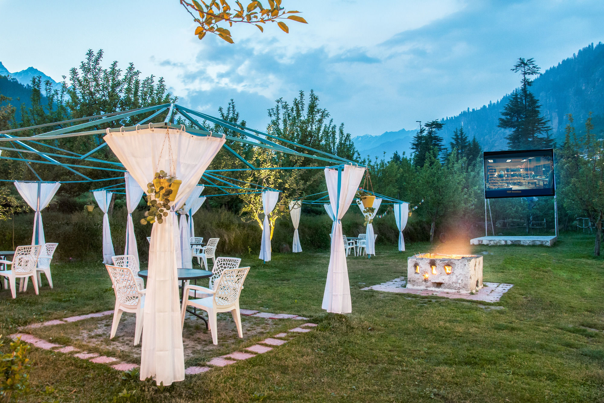 Hotel Treebo Trend Celebriti Manali Vashist Zewnętrze zdjęcie